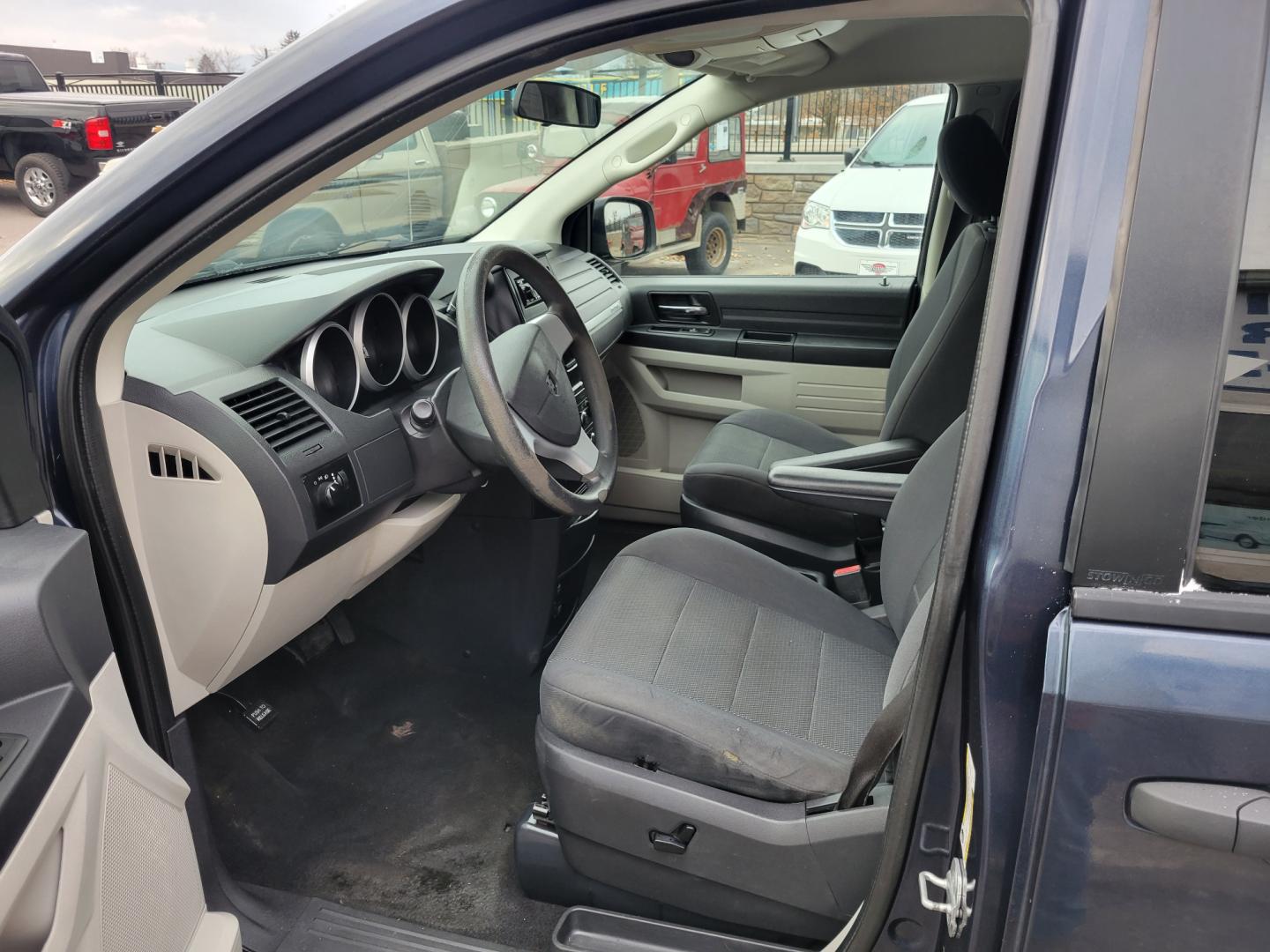 2008 Blue /Gray Dodge Caravan SE (2D8HN44H48R) with an 3.3L V6 engine, Automatic transmission, located at 450 N Russell, Missoula, MT, 59801, (406) 543-6600, 46.874496, -114.017433 - Great Running Mini Van. 3rd Row Seating. Air. Cruise. Tilt. AM FM CD Player. - Photo#15